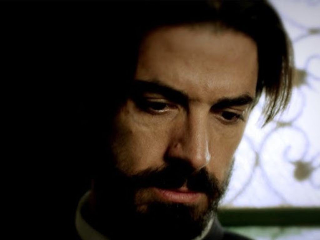 Άγιος έρωτας: Ο Πατήρ Νικόλαος γίνεται μάρτυρας ενός φόνου