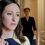 Άγιος Έρωτας: Ο Παύλος απειλεί με όπλο τους γιατρούς και βγάζει την κόρη του απο το ψυχιατρείο