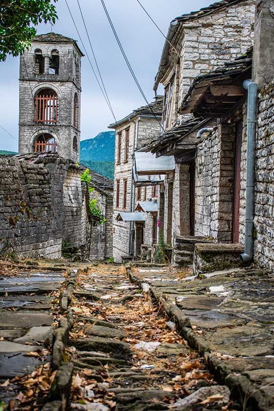 Δίλοφο- Δίλοφο-