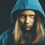 Η έφηβη κόρη μου έχει πολλά νεύρα και δεν την αναγνωρίζω