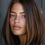 Φθινόπωρο 2025: 15 ιδέες για καστανά μαλλιά  με όλες τις αποχρώσεις που είναι φέτος στη μόδα