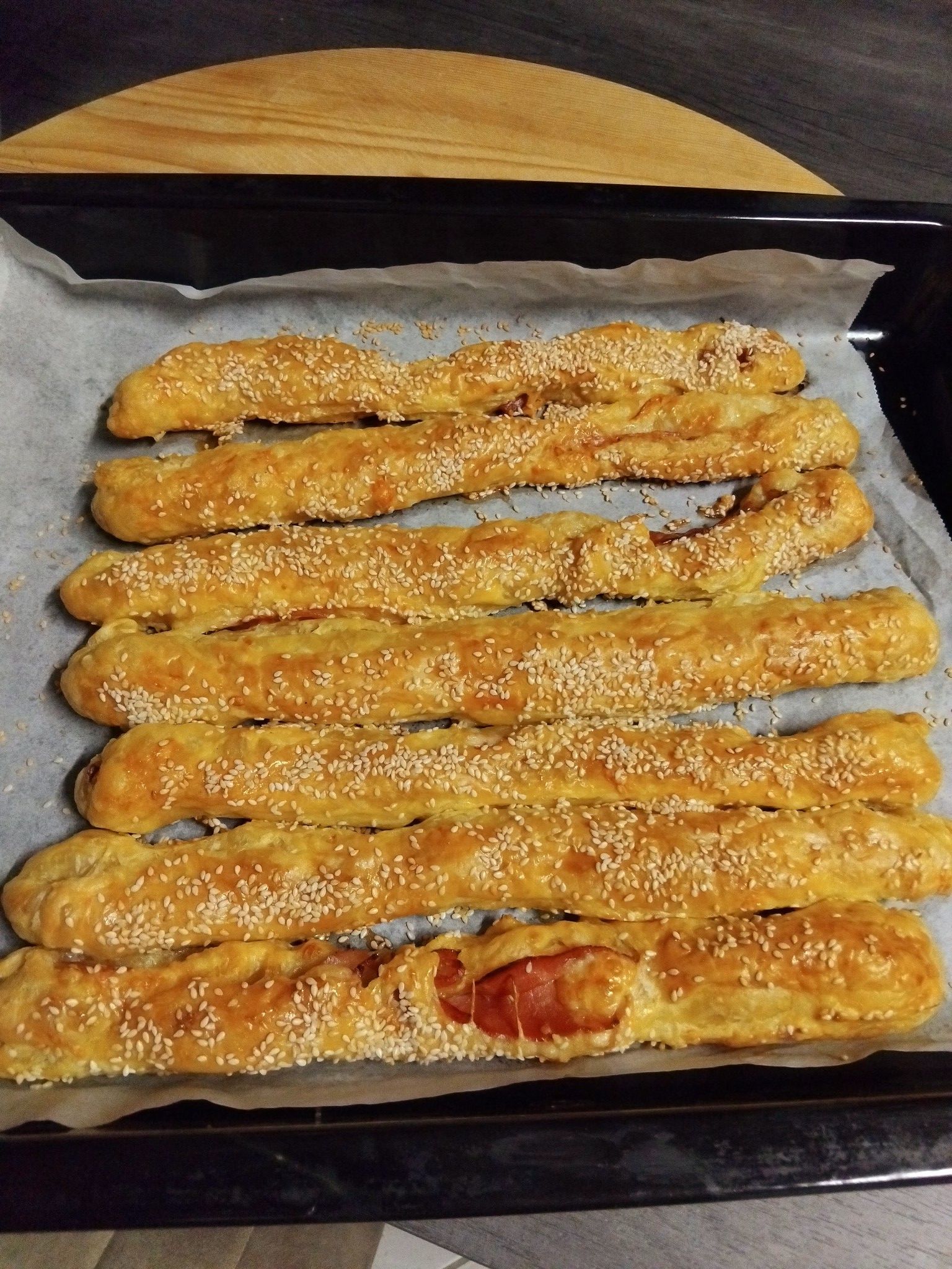 μπαστούνια-σφολιάτας-με-σουσάμι-