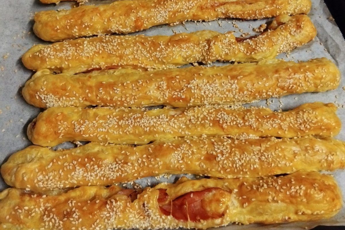 μπαστούνια-σφολιάτας-με-σουσάμι-