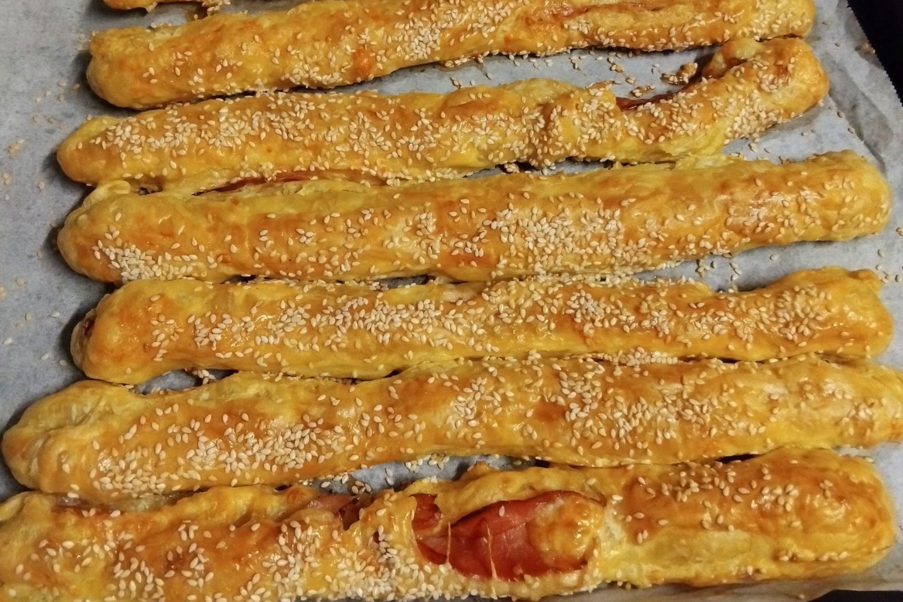 Γεμιστά κριτσίνια σφολιάτας