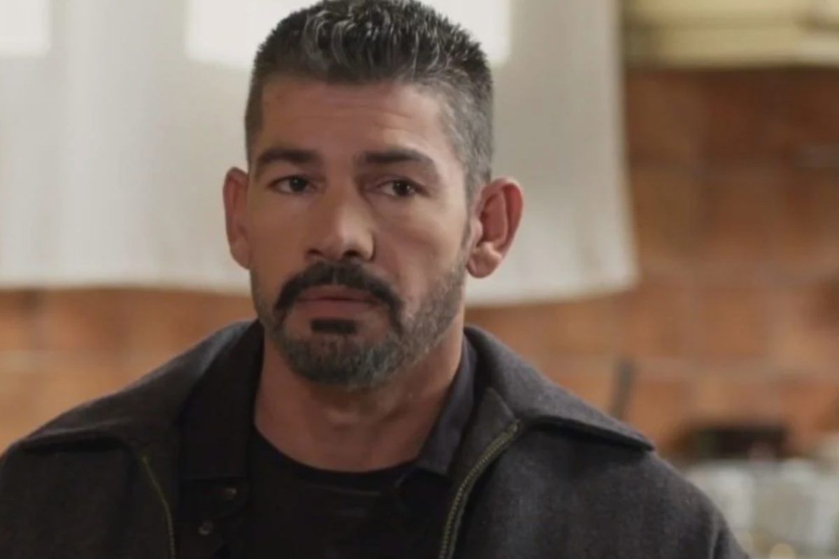 Η Γη της Ελιάς: Καρέ καρέ η κηδεία του Αποστόλη -Σπαράζουν καρδιές Άννα & Αναστασία