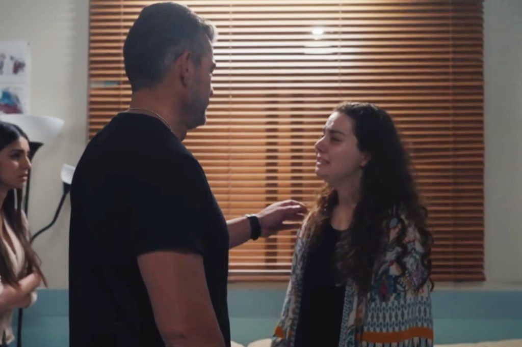 Η Γη της Ελιάς: Νέος εφιάλτης για την Άννα- Την απάγουν ξανά μέσα από το σπίτι της