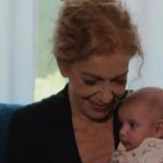 Η Γη της Ελιάς: Οδηγείται στη φυλακή και η πρόνοια τους παίρνει το παιδί