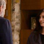 Η Γη της Ελιάς: Ο Στάθης πέφτει από τα σύννεφα όταν πιάνει την Ιουλία και τον Τζον στα πράσα