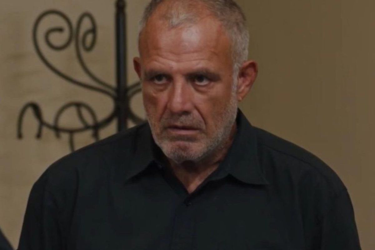 Η Γη της Ελιάς: Τους πιάνουν αγκαλιά στον ελαιώνα και ξεκινά βεντέτα