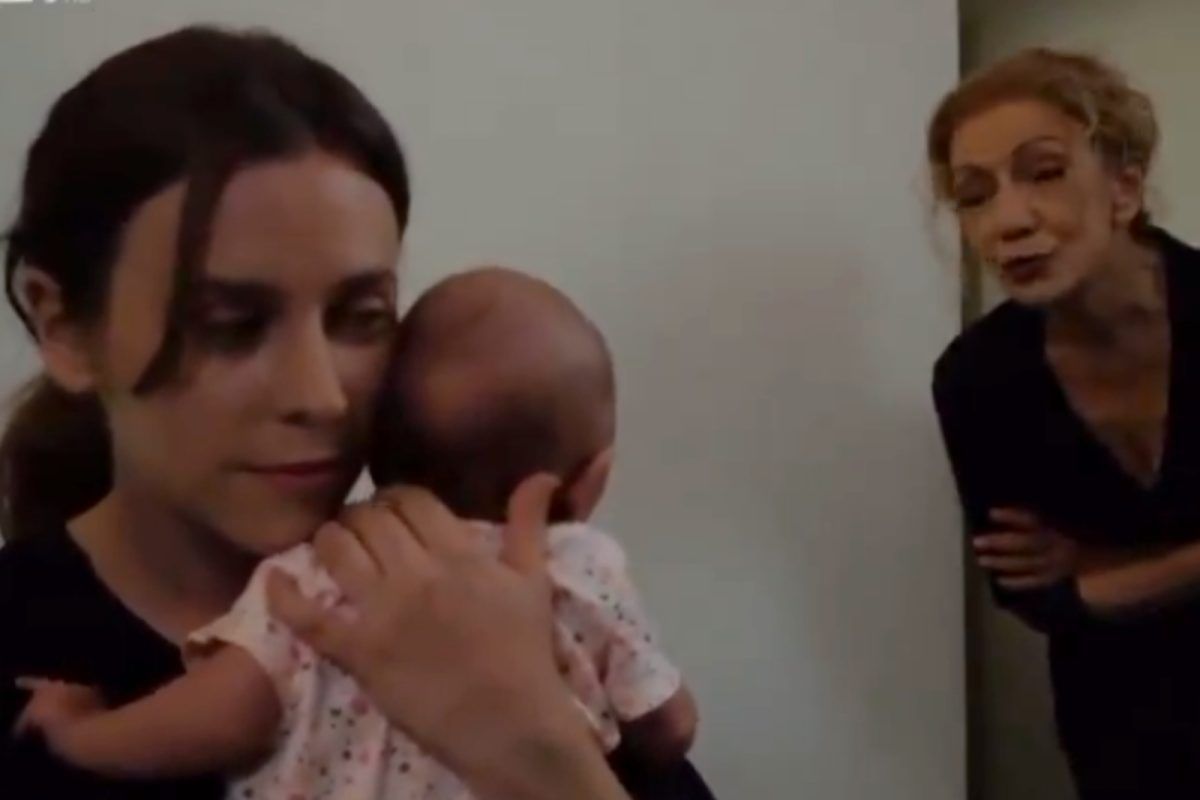 Η Γη της Ελιάς: Τραγικές ώρες για την Δάφνη - Χάνει την κόρη της και καταρρέει