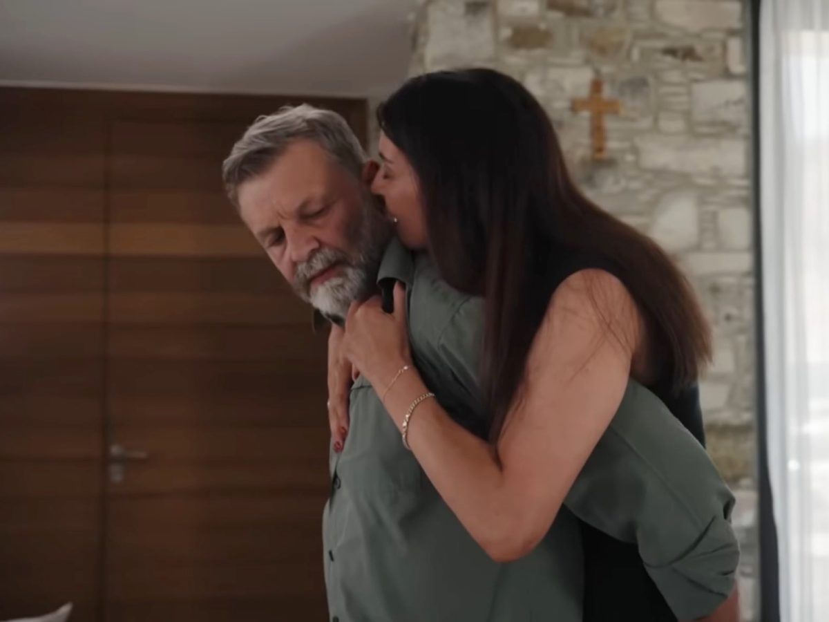 Η Γη της Ελιάς: Ο Τζον χωρίζει την Ιουλία και γυρίζει στην Αθηνά