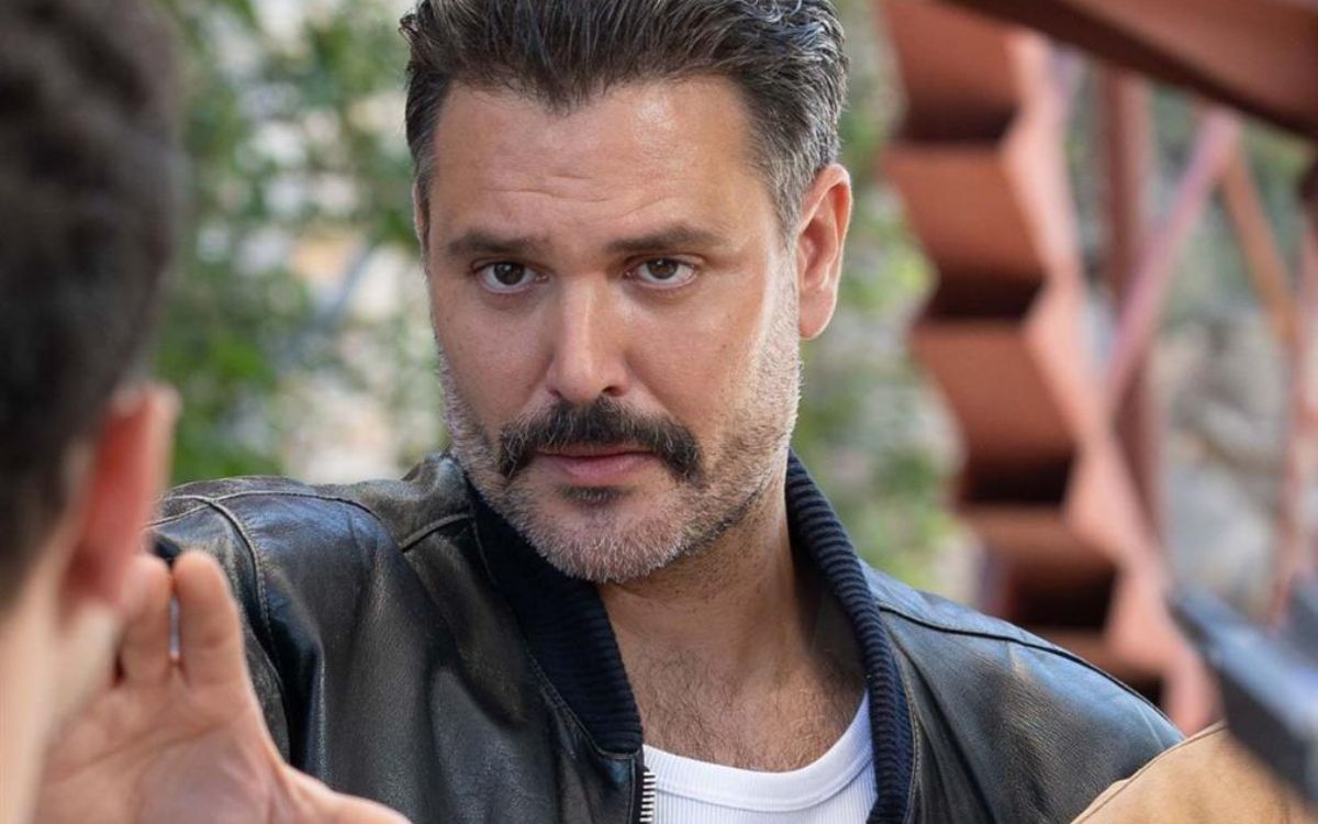 Γιατί ρε Πατέρα επόμενα επεισόδια: 01, 02