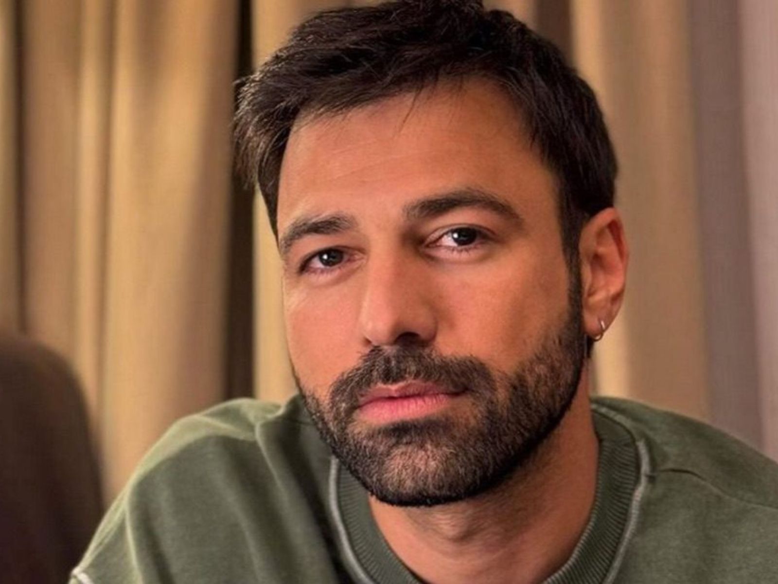 Η-Γης-της-Ελιάς-Στέφανος