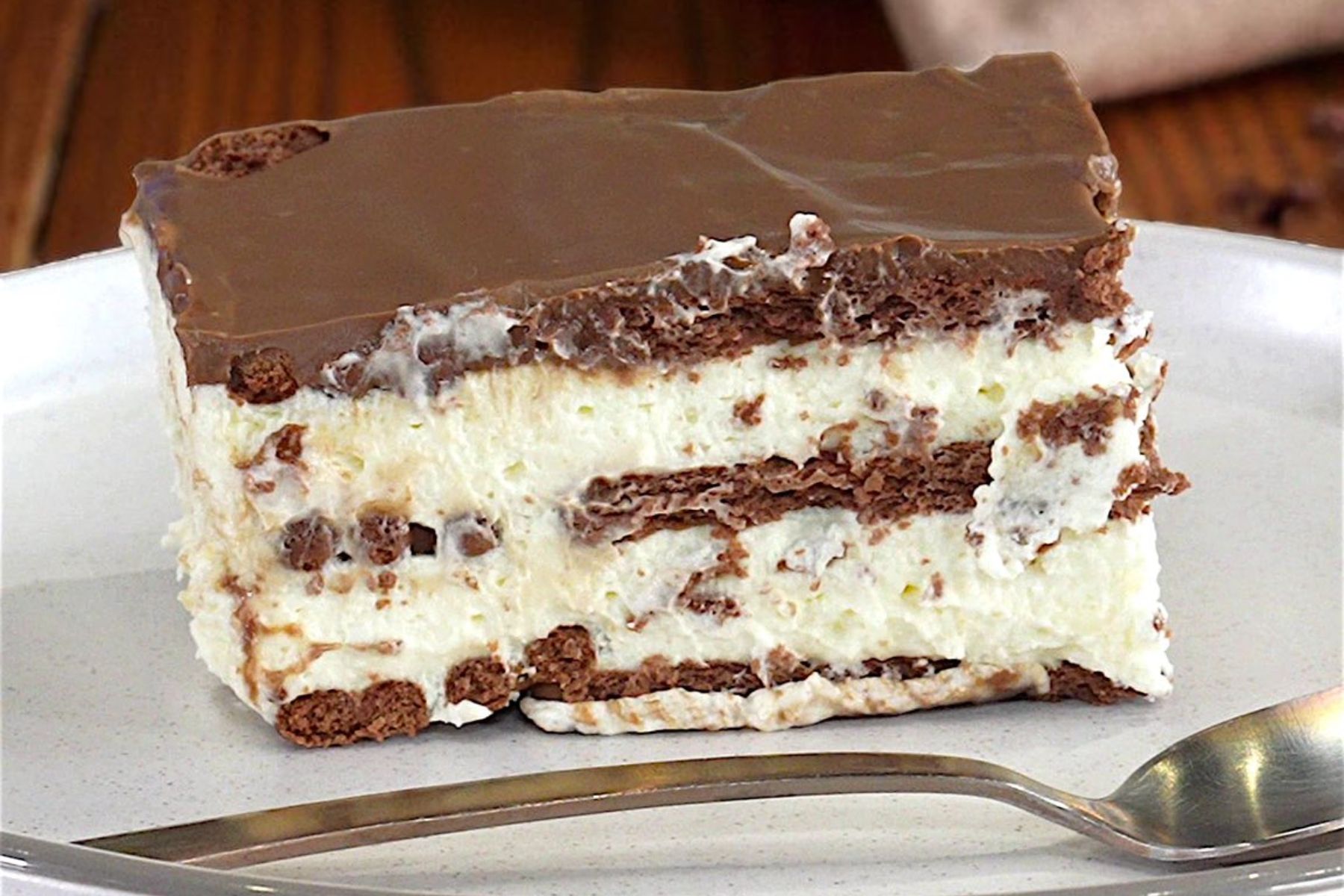 Γλυκό ψυγείο εκλέρ με σοκολάτα