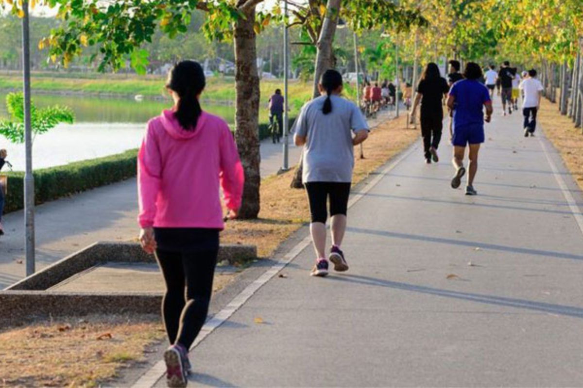Ιαπωνικό περπάτημα: Μισή ώρα την ημέρα έχει 10 φορές περισσότερα οφέλη από το κανονικό περπάτημα