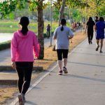 Ιαπωνικό περπάτημα: Μισή ώρα την ημέρα έχει 10 φορές περισσότερα οφέλη από το κανονικό περπάτημα