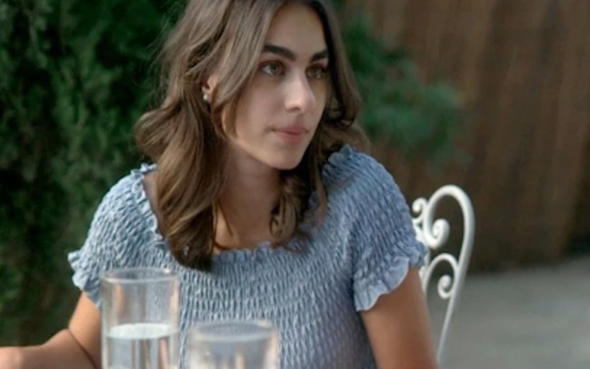 Ηλέκτρα: Η Νεφέλη στέκεται σοκαρισμένη με αίματα στα χέρια