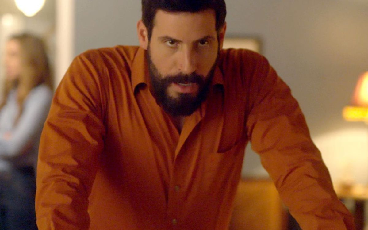 Ηλέκτρα: Ο Νικόλας βρίσκεται με ένα πιστόλι στο κρόταφο