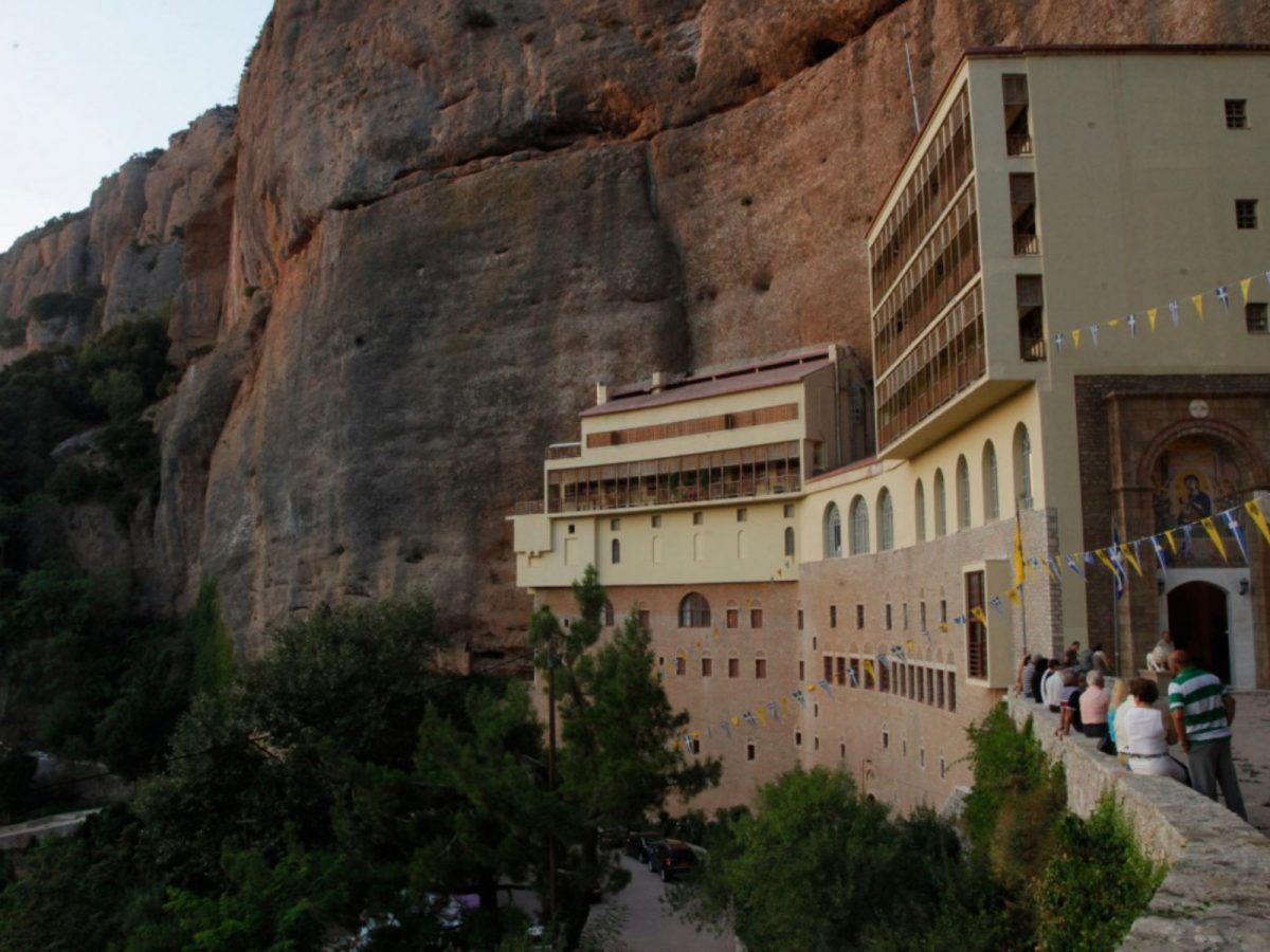 Καλάβρυτα: «Κάποιος τον έμπλεξε. Σκότωνε άνθρωπο μην πειράξουν κάτι από την Μονή» λέει ο αδερφός του ηγούμενου