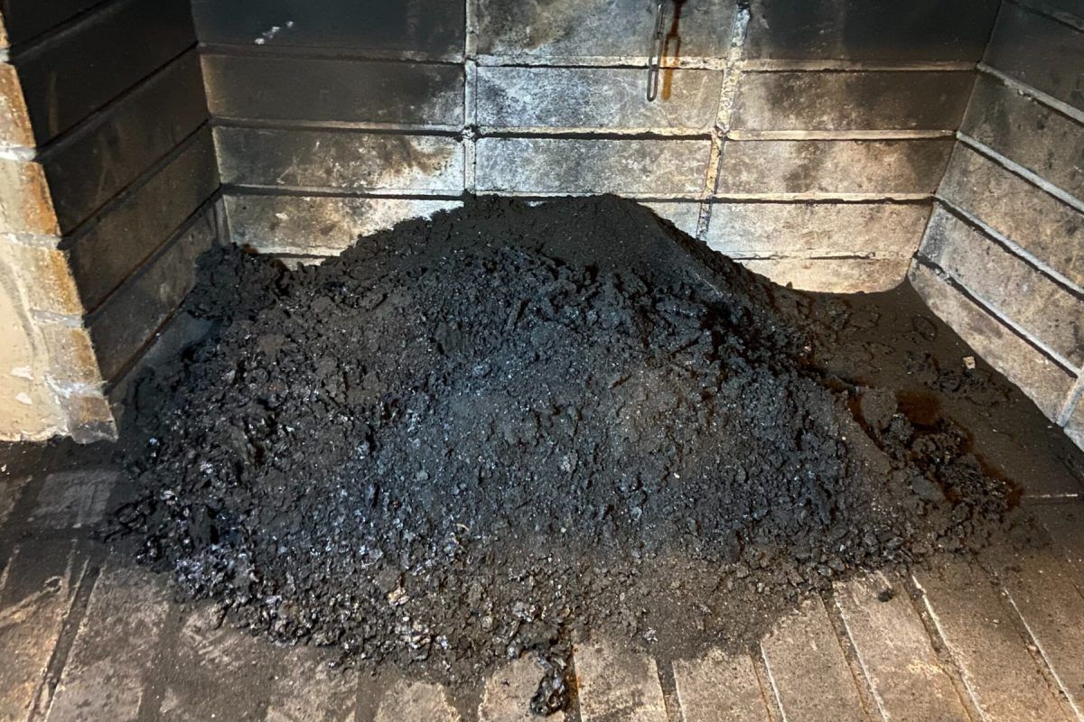 στάχτη-στο-τζάκι-