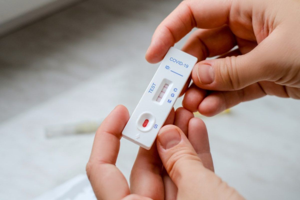 Κορονοϊός: Νέα μετάλλαξη ανησυχεί τους γιατρούς - Το «απρόσμενο» σύμπτωμα που προβληματίζει