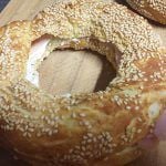 κουλούρια-Θεσσαλονίκης-γεμιστά-με-τυρί-κρέμα-