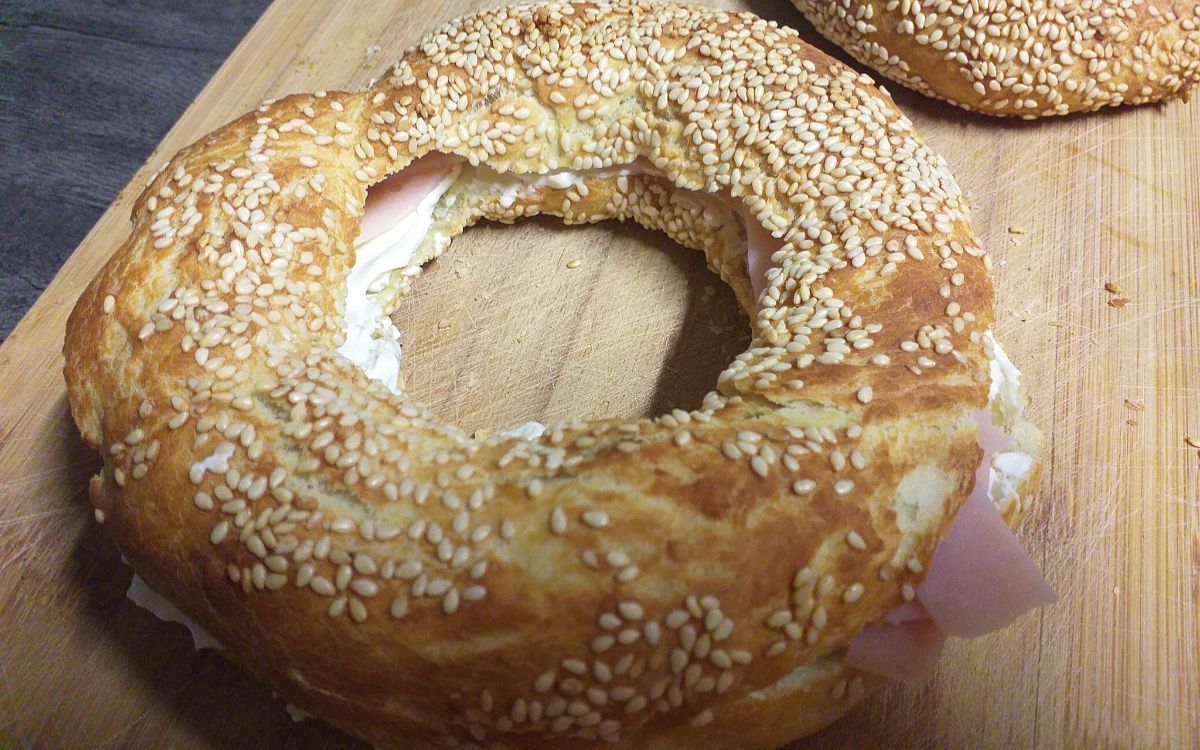 Κουλούρια Θεσσαλονίκης γεμιστά με τυρί κρέμα για το σχολείο