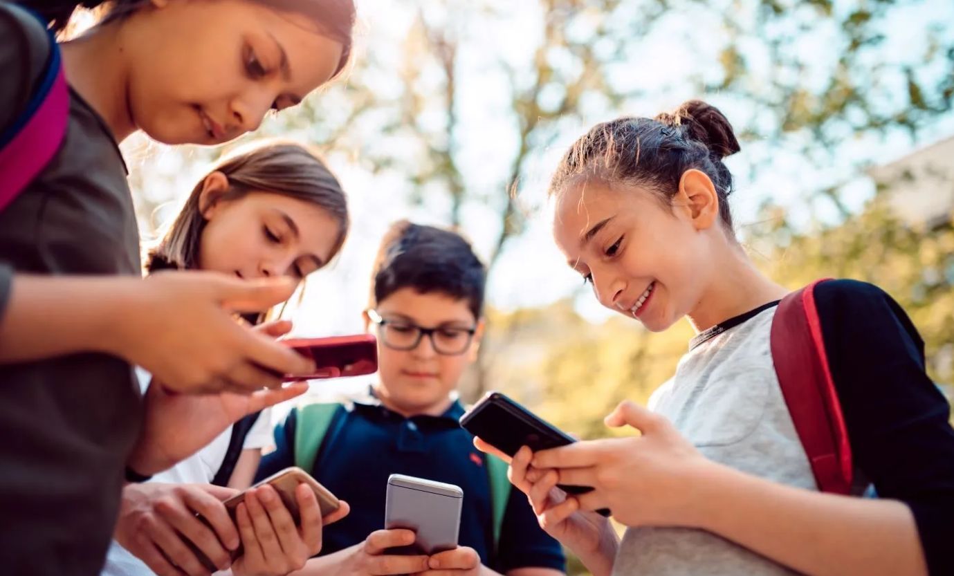 παιδιά-και-social media- παιδιά-και-social media-