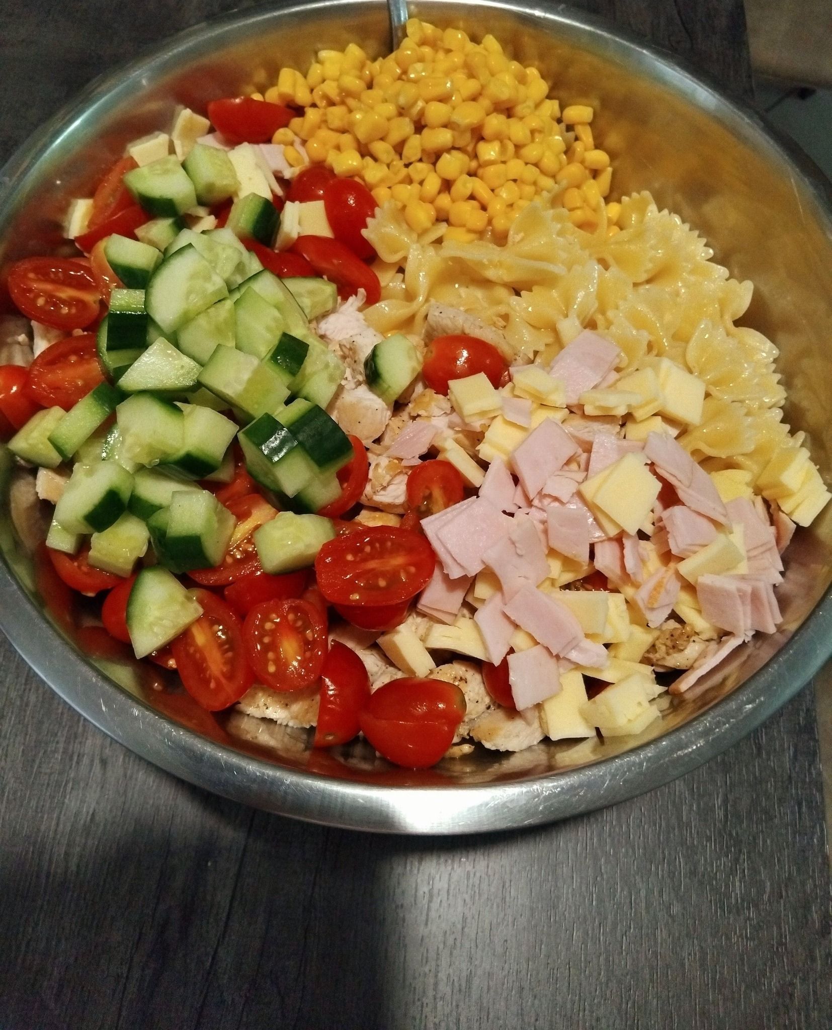 μακαρονοσαλάτα-με-φιογκάκια- μακαρονοσαλάτα-με-φιογκάκια-