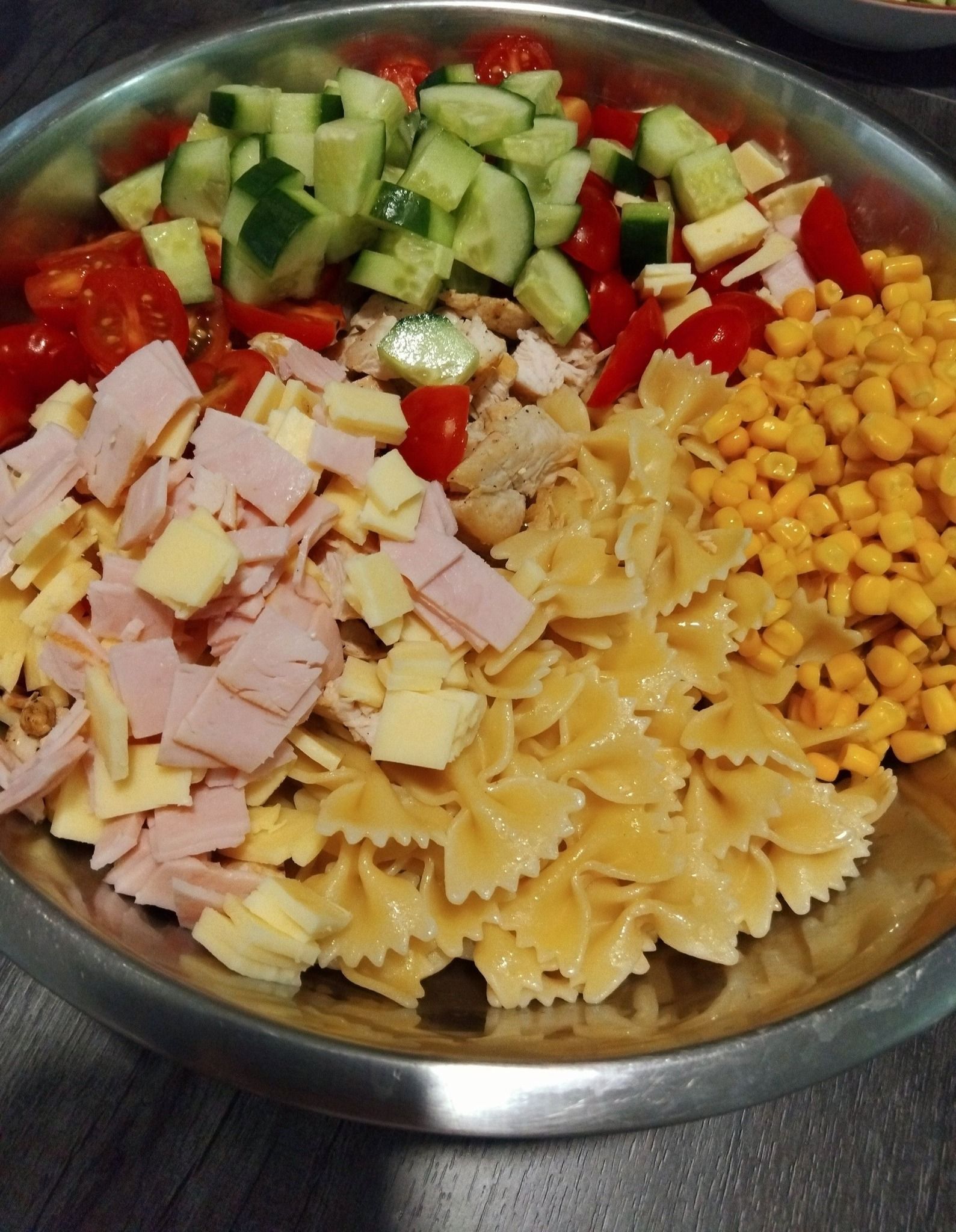 μακαρονοσαλάτα-με-φιογκάκια- μακαρονοσαλάτα-με-φιογκάκια-