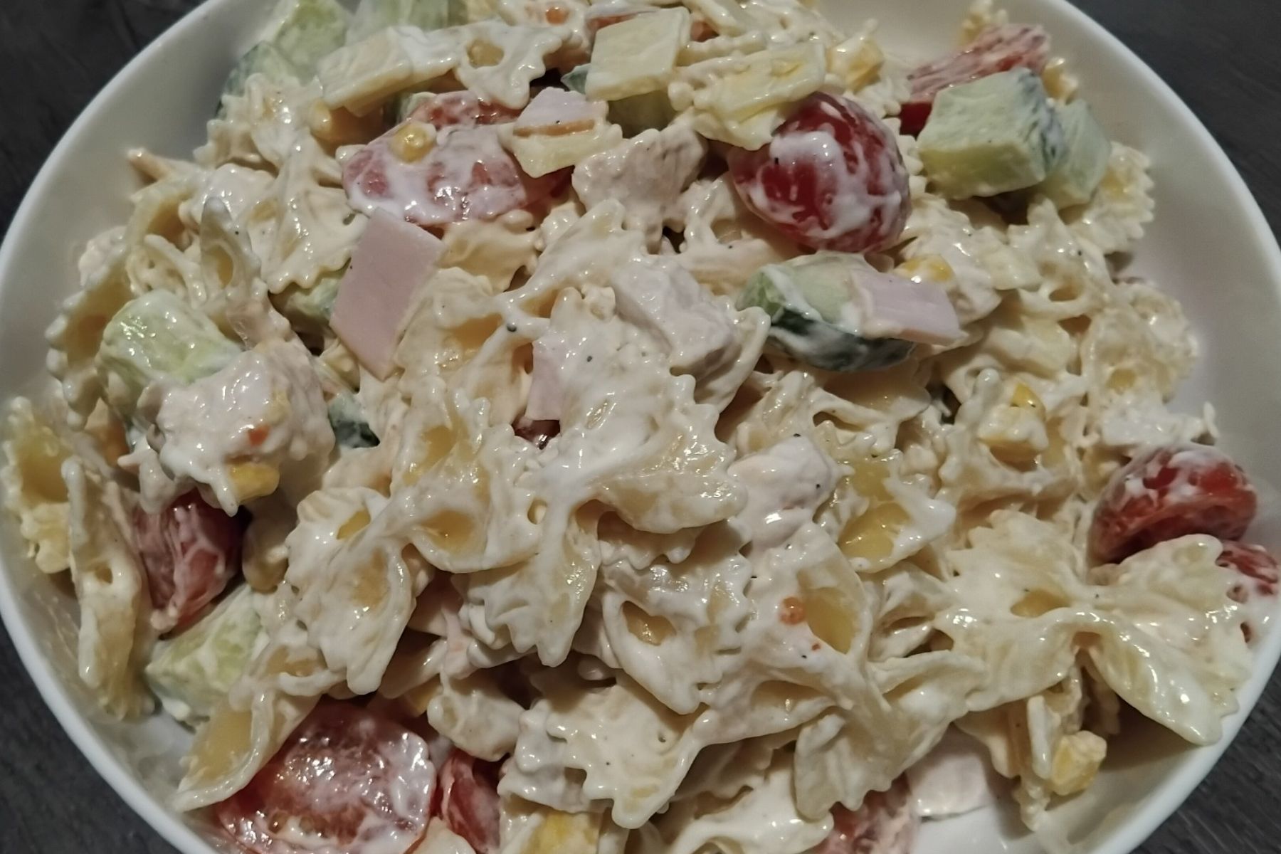 Μακαρονοσαλάτα με το κοτόπουλο που περίσσεψε