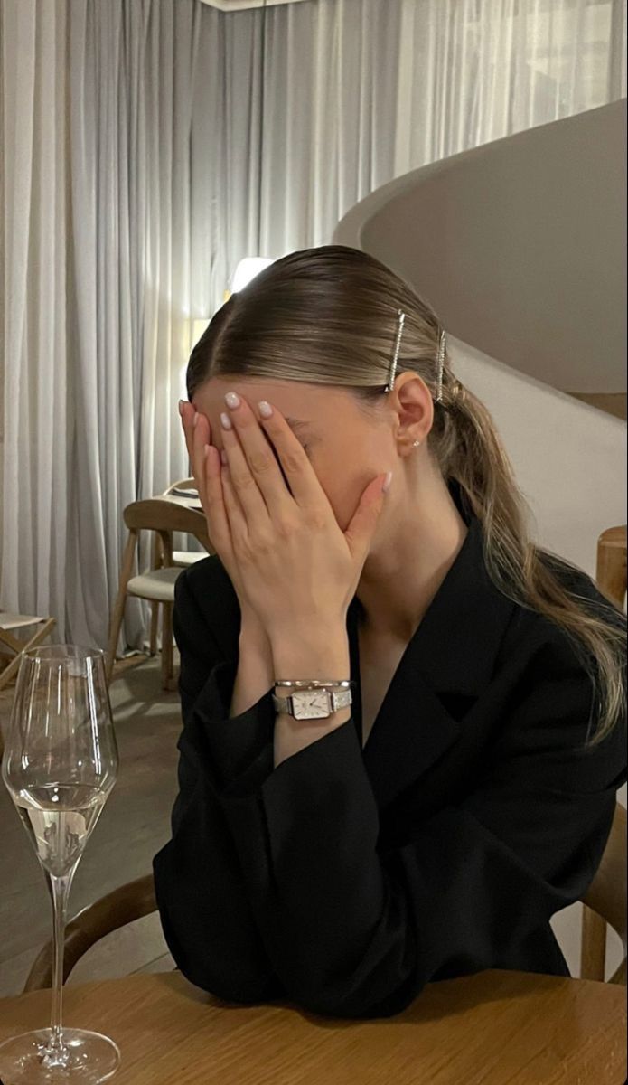 sleek-αλογοουρά-με-τσιμπιδάκια- sleek-αλογοουρά-με-τσιμπιδάκια-