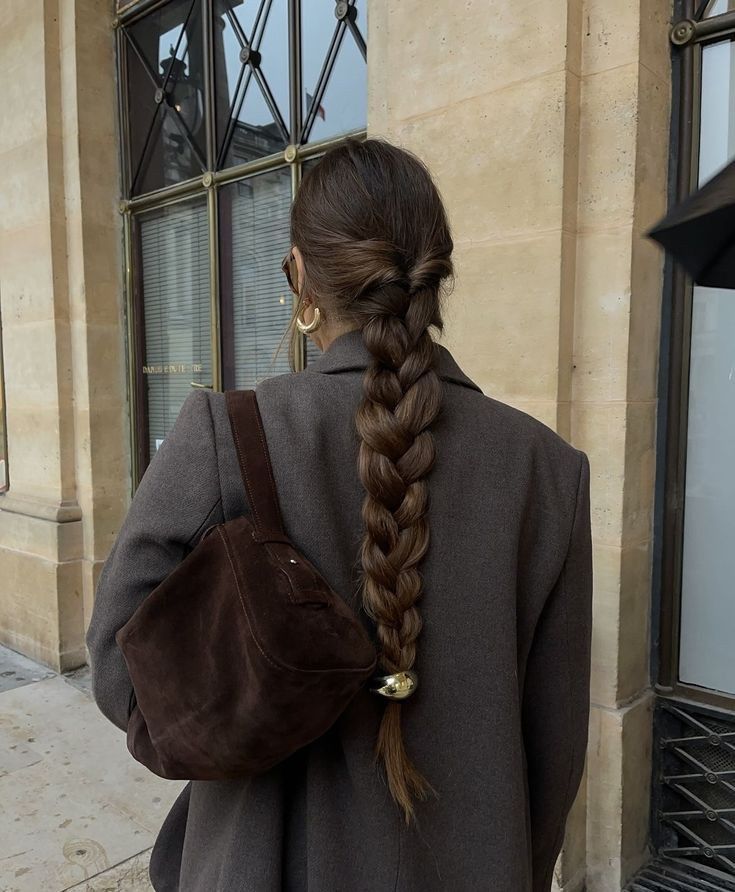 χαμηλή-πλεξούδα-σε-καστανά-μακριά μαλλιά- χαμηλή-πλεξούδα-σε-καστανά-μακριά μαλλιά-