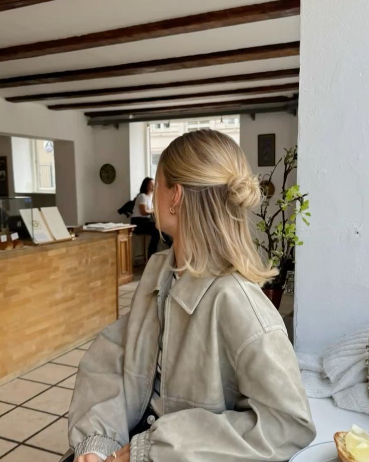 κότσος-σε-καρέ-ξανθά-μαλλιά- κότσος-σε-καρέ-ξανθά-μαλλιά-