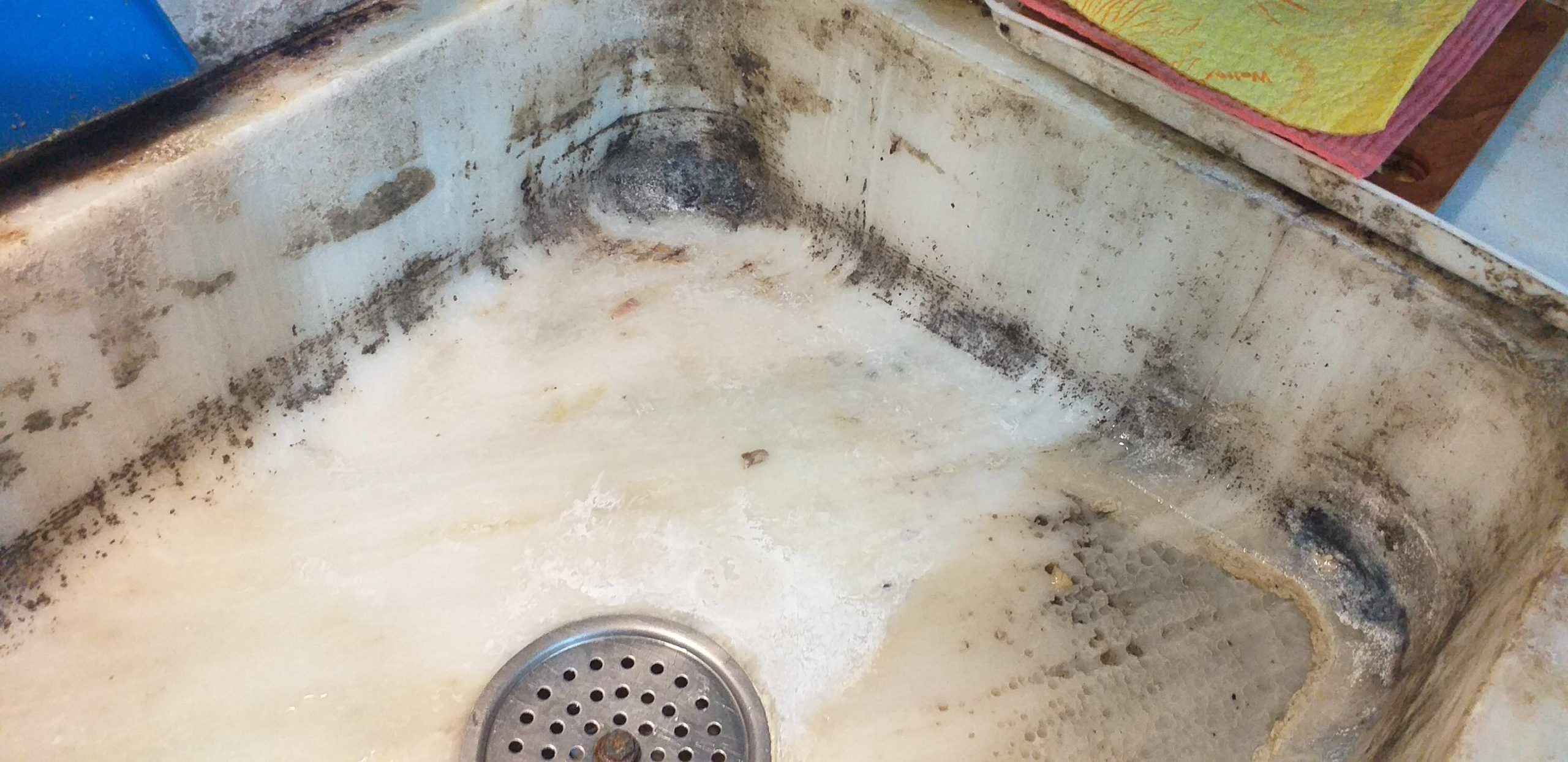 μούχλα-στον-νεροχύτη-από-μάρμαρο-