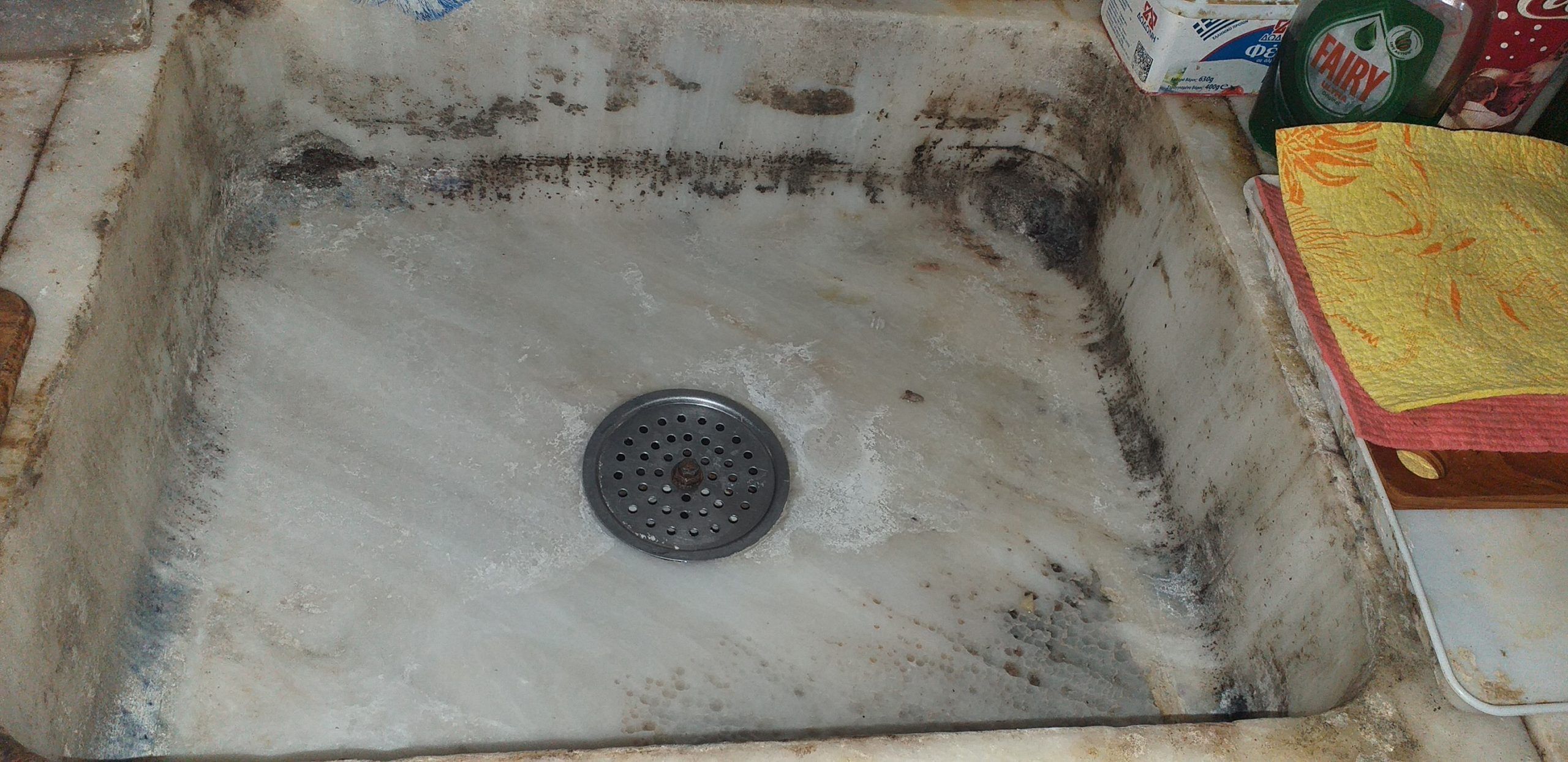 μούχλα-στον-νεροχύτη-από-μάρμαρο-