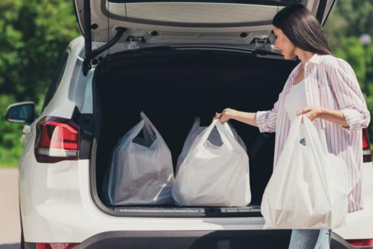 Μεταφέρεις τα ψώνια του σούπερμαρκετ στο αυτοκίνητο; Ο νεός Κ.Ο.Κ σου ρίχνει γερό πρόστιμο