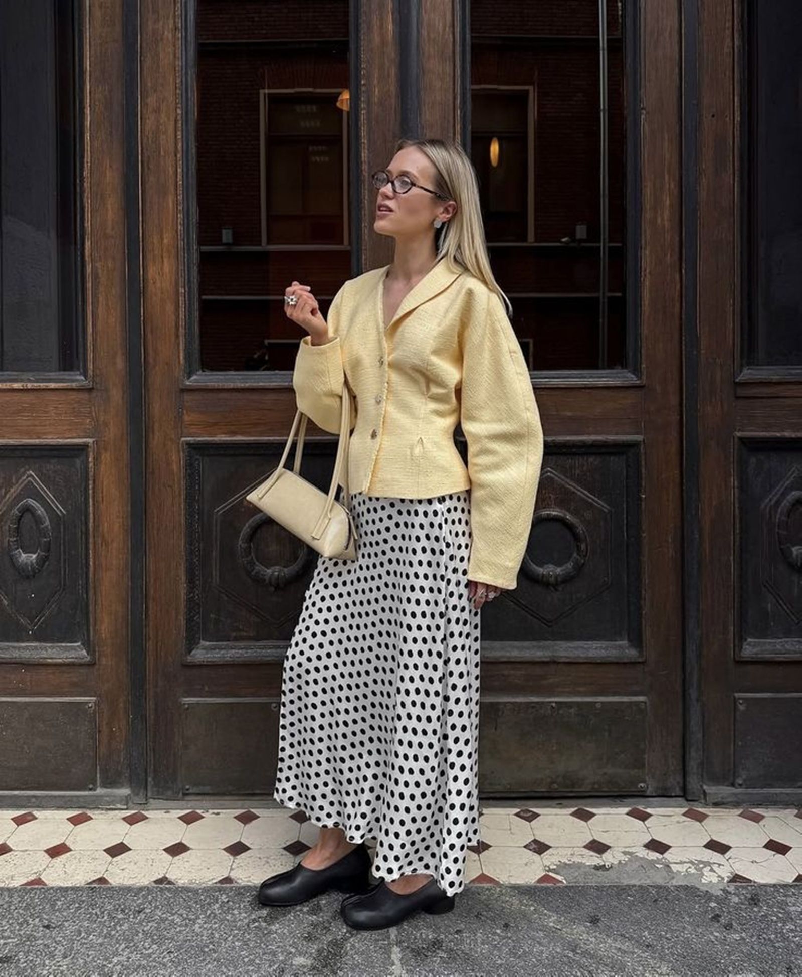 butter-yellow-σακάκι-με-πουά-μάξι-φούστα-ιδέες- butter-yellow-σακάκι-με-πουά-μάξι-φούστα-ιδέες-