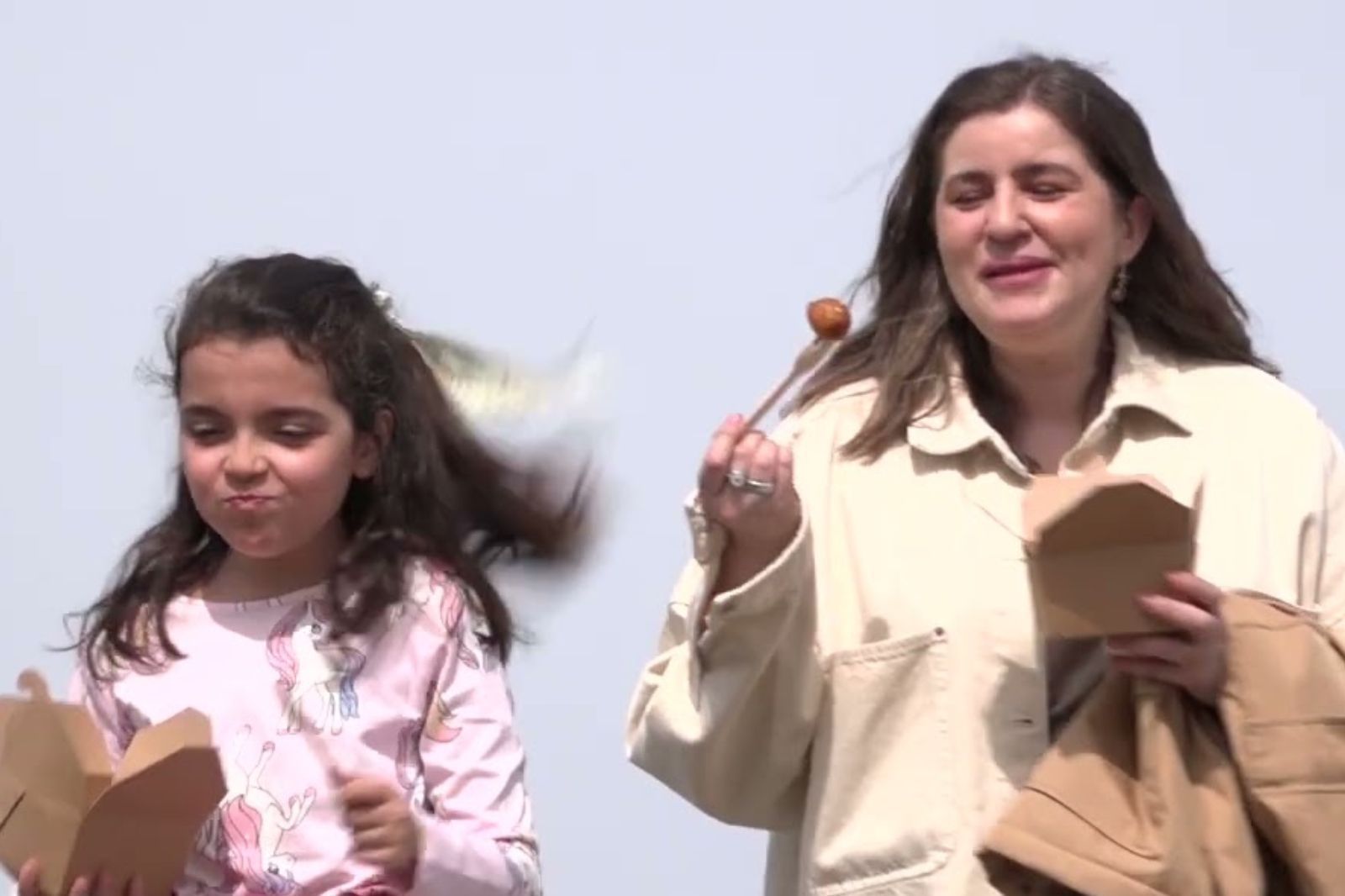 Να-με-λες-μαμά-Ιωάννα-Ξένια-