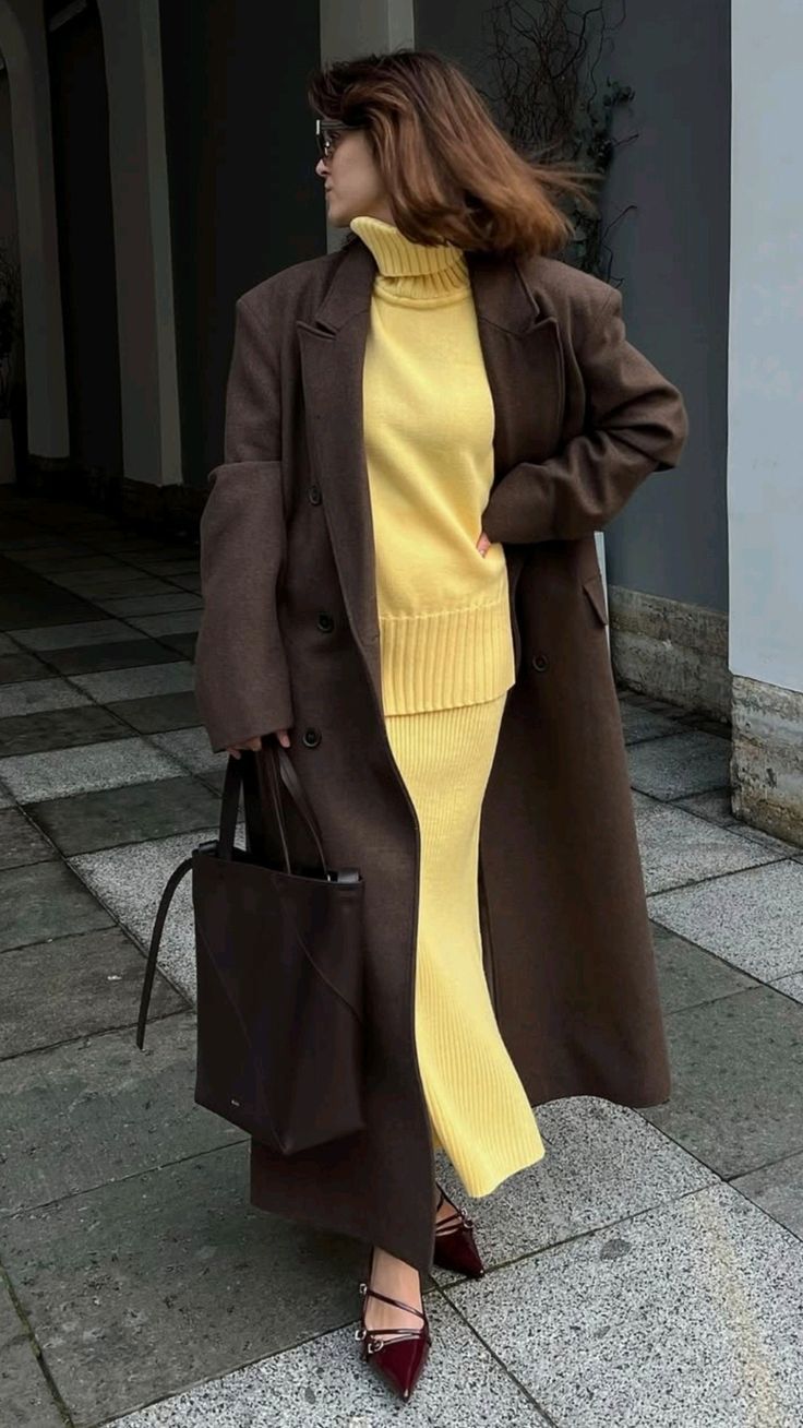 παστέλ-κίτρινο-σύνολο-με-καφέ-πανωφόρι- παστέλ-κίτρινο-σύνολο-με-καφέ-πανωφόρι-