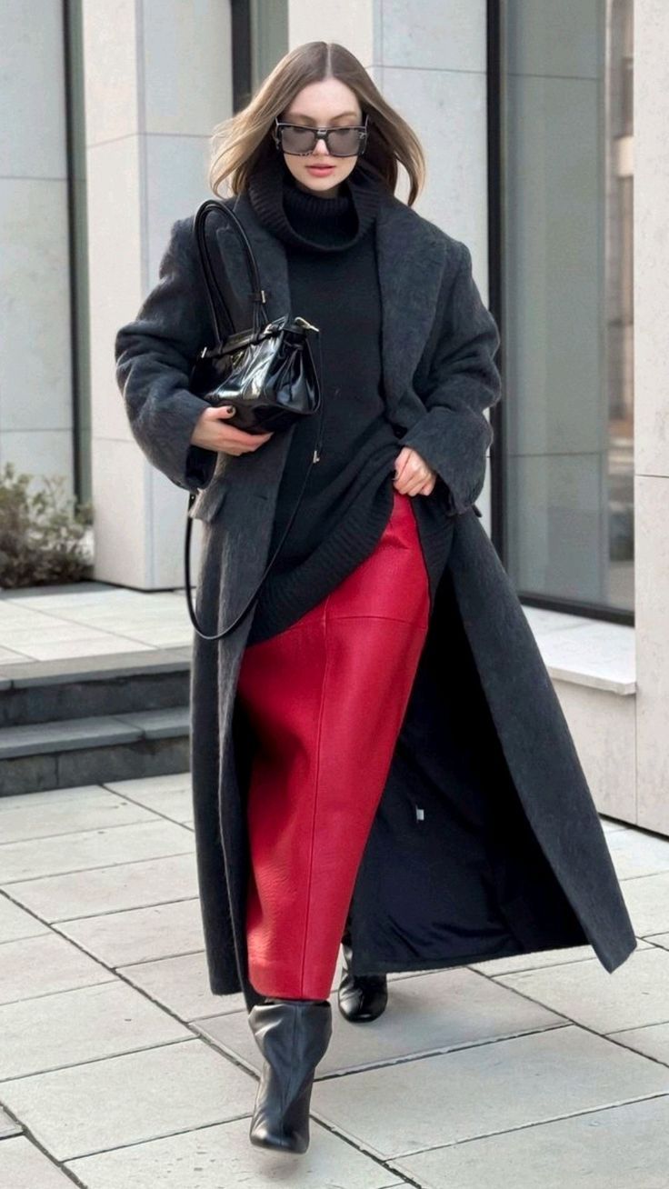 βουργουνδί-δερμάτινη-φούστα-με-πουλόβερ- βουργουνδί-δερμάτινη-φούστα-με-πουλόβερ-