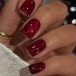 μπορντό-νύχια-με-λάμψη-