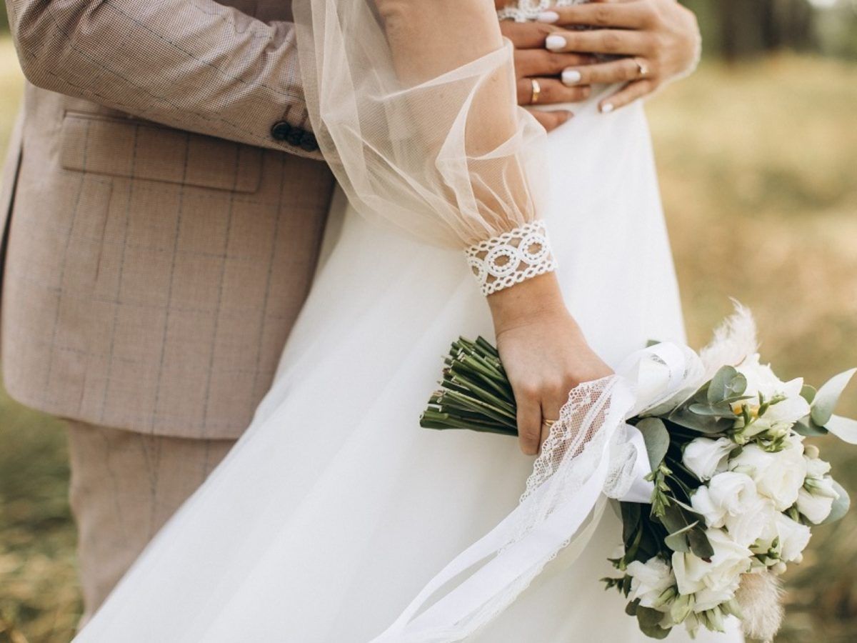 Νύφη σε απόγνωση: Η πεθερά της πέταξε το νυφικό της λίγες ημέρες πριν το γάμο