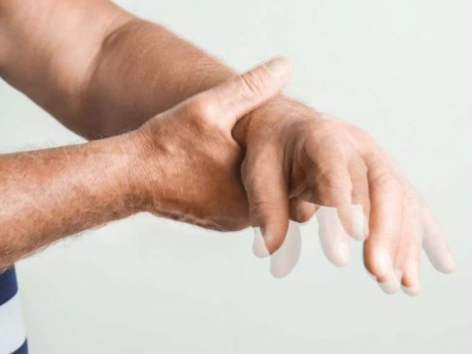 Οι αλλαγές στις κινήσεις των δαχτύλων που κανείς δεν παρατηρεί και φανερώνουν Πάρκινσον