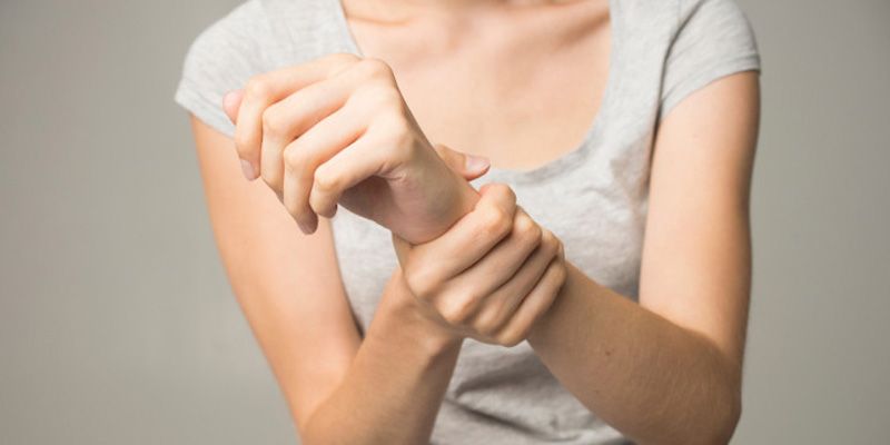 Οι αλλαγές στις κινήσεις των δαχτύλων που κανείς δεν παρατηρεί και φανερώνουν Πάρκινσον