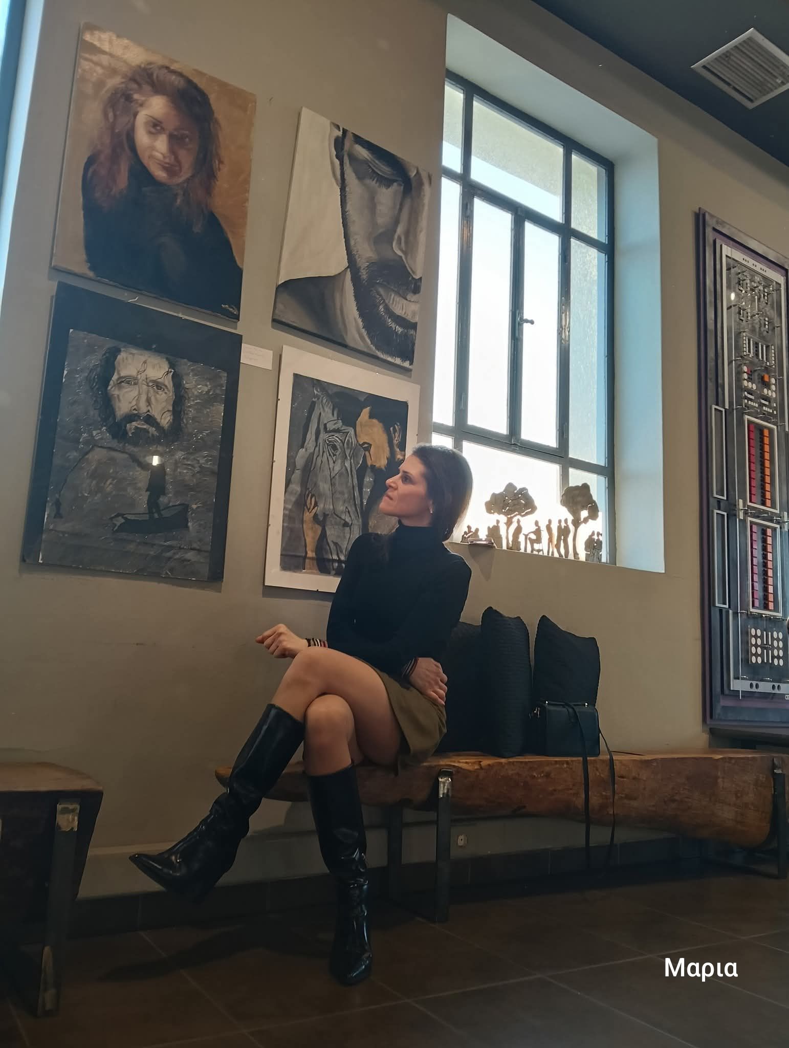 Οι δίδυμες εικαστικοί Στέλλα και Μαρία Παπά: Η δύναμη της τέχνης που πολεμά τα «πρέπει» και κατακτά την Ευρώπη και την Αμερική.