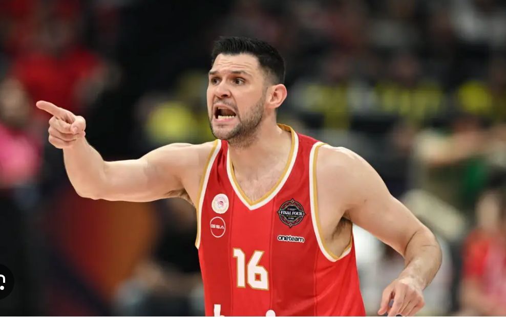 Ολυμπιακός: Το μεγαλείο του Παπανικολάου - Ανέλαβε τα παιδιά για να μην δουν την μητέρα τους τραυματισμένη