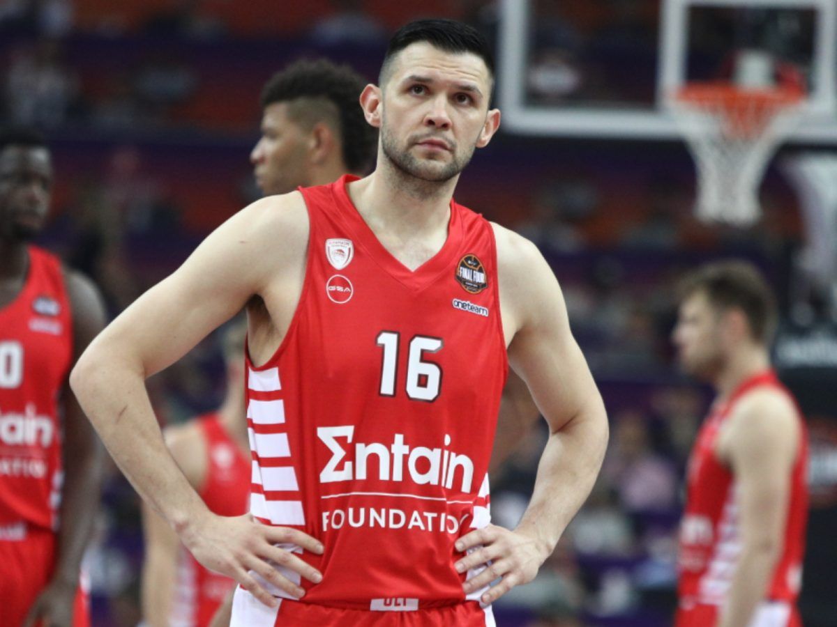 Ολυμπιακός: Το μεγαλείο του Παπανικολάου - Ανέλαβε τα παιδιά για να μην δουν την μητέρα τους τραυματισμένη