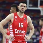 Ολυμπιακός: Το μεγαλείο του Παπανικολάου - Ανέλαβε τα παιδιά για να μην δουν την μητέρα τους τραυματισμένη