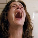 γυναίκα-κλαίει-